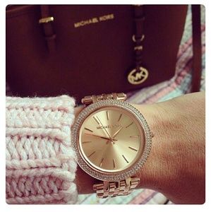 Michael kors rosegold watch - - needs battery
